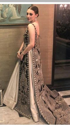 Royal Dinner, Casual Bridal Dress, Haldi Dress, Desi Outfits, Bridal Dresses Pakistan, Gowns Dresses Elegant, Stylish Short Dresses