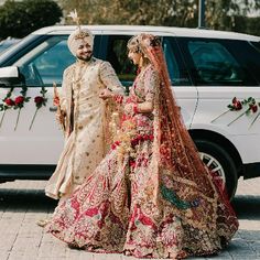 How beautiful this Sikh couple's wedding portrait looks 😍❤ Tag your bae in the comment section below. Photo Source: @nv.sidhu7070 Follow @wishnwed for more such Indian wedding inspiration #punjabi #punjabicouple #punjabicouples #trend #trending ( punjabi couple , Punjabi couple photos , Sikh couple , Sikh couple wedding photos , couple photography , wedding photoshoot , sikh bridal lehenga , groom sherwani designs , Punjabi , couple photoshoot ) Couple Punjabi, Sikh Wedding Dress, Bride Video, Sikh Couple, Punjabi Wedding Dress, Couple Wedding Photos, Bridal Lehenga Wedding, Punjabi Wedding Couple