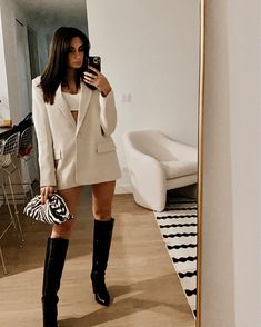 Oversized Blazer Outfit Winter, Blazer Going Out Outfit, Blazer And Dress Outfit, Cream Blazer Outfit, Oversized Blazer Dress, Sequins Top Outfit, Oversized Blazer Outfit, Blazer Dress Outfits, Knee Boots Outfit