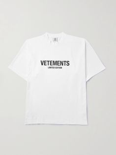 Vetements' T-shirt is printed with a logo in a plain and simple sans serif. It's made from cotton-jersey cut oversized for the brand's typical baggy fit. Baggy White Shirt, Vetements Shirt, White Tee Men, Baggy Tee, Wardrobe Edit, Loungewear Shorts, Casual Blazer, White Tee, T Shirt For Men