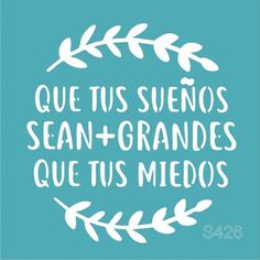 a blue background with white lettering that says que tus sueros, san - grandes que tus medos