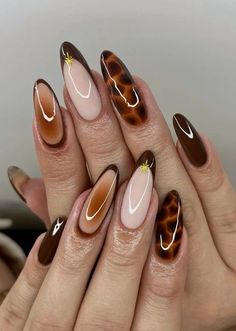 Fall Nail Short Almond, French Tip Animal Print Nails, Tortoise Acrylic Nails, Tortie Shell Nails, Half Tortoise Nails, Thanksgiving Nail Designs Almond, Brown Snake Skin Nails, Tortoise Shell Accent Nail, Fall Colors For Nails 2024