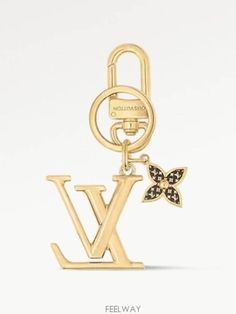 Gender: Women Brand: LOUIS VUITTON Product Name: M01878 NEW LV Iconic Bag Charm Key Holder Bags Alora Code: 84407791 Origin: France Designer Style ID M01878 Luxury Women's Logo Bag Charm, Louis Vuitton Bag Charms, Designer Gold Bag With Logo Charm, Luxury Logo Bag Charm, Lv Bag Charm, Iconic Bags, Key Holder, Handbag Backpack, Women Brands