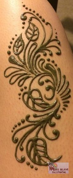 the back of a woman's stomach with an intricate design on it