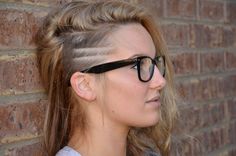 undercut design #undercut Side Undercut, Side Cut Hairstyles, Hair And Glasses, Undercut Designs, Undercut Women, Hair Flip