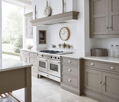 the kitchen is clean and ready to be used as an appliance for cooking