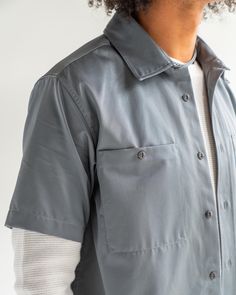 Utility Workwear Tops With Side Pockets, Gray Shirt With Pockets For Work, Unstructured Short Sleeve Work Shirt, Workwear Camp Shirt With Short Sleeves And Welt Pockets, Relaxed Fit Camp Shirt With Button Closure For Work, Utility Button-up Tops With Side Pockets, Utility Collared Shirt With Side Pockets, Utility Style Short Sleeve Relaxed Fit Shirt, Cotton Camp Shirt With Pockets For Work