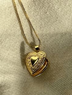 Locket necklace, necklace, gold, gold locket, gold locket necklace, cute necklace, gift idea, gift ideas, gift idea for gf, gift idea for bf, gift idea for loved one, gift idea for women, gift idea for bsf, gold person, cute necklace necklace stack inspo, nexklace inspo Golden Locket, Bf Gift, Locket Gold, Gold Locket Necklace, Gift Idea For Women, Necklace Stack, Give Me Butterflies, Paris Trip