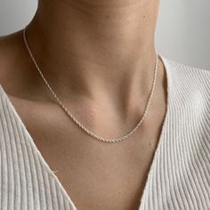 Simple Silver Chain Necklace, Silver Necklace Stack Dainty, Everyday Silver Necklace, Silver Chains For Women Simple, Simple Silver Jewelry Aesthetic, Silver Chain Necklace Aesthetic, Silver Minimalist Jewelry, Cmbyn Clothes, Talia Aesthetic