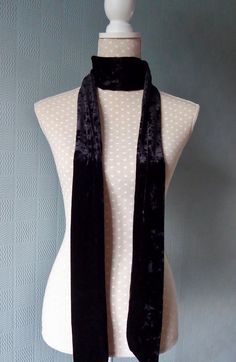 Black velvet skinny scarf; a long and thin scarf with profiled ends, in sixties mod style A fashionable and stylish unisex scarf, soft and comfortable to wear that will accentuate many outfits for dress or casual and can also be worn as a bow or belt With a choice of 2 lengths ... 60" and 70"  and 2 fabric finishes....crushed velvet and smooth velvet  please select * the first photos are crushed velvet and the last few are smooth velvet* The perfect fashion statement look or ideal unisex gift OT Silk Scarf Outfit, Velvet Accessories, Velvet Scarf, Elegant Scarves, Scarf Outfit, Pretty Scarves, Stylish Scarves, Mod Style, Black Scarf