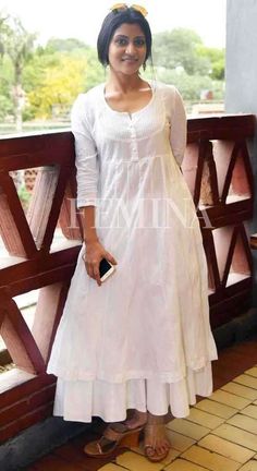 We love Konkona and Nandita Das's wardrobes | Femina.in White Kurta Designs Women Cotton, White Kurta Designs Women, Konkona Sen, Nandita Das, Konkona Sen Sharma, White Kurti, Kurtis For Women, Pakistani Style, Kurta Style