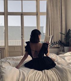 Laau_gaarcia🤎 Modern Victorian Aesthetic, Rosé Core, That Girl, Fake Photos, Aesthetic London, Disney Princess Modern, Badass Aesthetic, Boho Life, Modern Disney