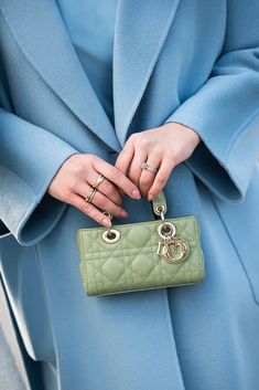 Beautiful Classy Handbags Classy Handbags, Mini Designer Bags, Street Style Bags, Luxury Bags Collection, Hot Bags, Final Destination, Luxury Purses, Fancy Bags, Cheap Bags