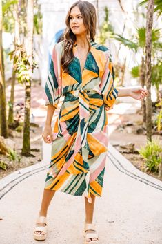 This abstract printed midi dress is absolutely stunning!! It is the perfect dress for feeling like you are an old Hollywood celebrity at a vintage resort is Palm Springs! Very specific, I know, however, it's very accurate! The deep v-neck is very sassy and that abstract print is so mesmerizing! This flattering midi dress will have you ready for all summer date nights! This midi dress features half sleeves, a deep v-neck, a fun abstract print, a front slit, and a draped detail. Material has no am Resort Casual, Resort Chic, Hollywood Celebrity, Mint Julep Boutique, Green Abstract, Midi Dress With Sleeves, Hollywood Celebrities, Printed Midi Dress, Evening Attire