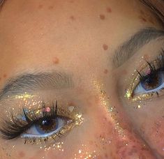 Edgy Fairy Aesthetic, Fairy Eye Makeup Glitter, Ethereal Makeup Looks Wedding, Grunge Glitter Makeup, Pretty Halloween Makeup Looks Fairy, Eye Glitter Makeup Ideas, Karneval Make Up, Fairy Makeup Glitter, Glittery Makeup Aesthetic