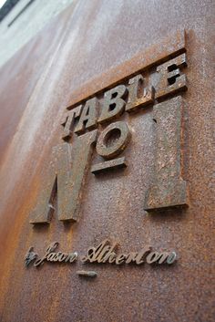 there is a rusted metal sign on the side of a building that says tabdle no 1