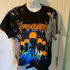 Fun Goosebumps Halloween Tee Nwot. Cropped. Crew Neck. Medium Measures Approximately 19” Pit To Pit. Length Is Approximately 22.5”. Black Grunge T-shirt For Fall, Spooky Black T-shirt For Fall, Alternative Crew Neck T-shirt For Fall, Alternative Fall Crew Neck T-shirt, Alternative Style Crew Neck T-shirt For Fall, Black Halloween Concert Top, Black Halloween Concert T-shirt, Halloween Graphic Tee For Concert, Alternative Style Letter Print T-shirt For Fall