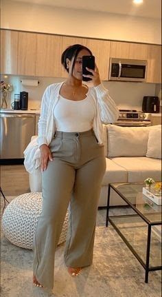 Work Outfits For Curvy Ladies, Professional Outfits Women Curvy, Girlfriends Outfits, Bussines Casual Woman, Lawyer Aesthetic, Outfits For Chubby Girls, Work Vibes, Teacher Fits, Feminine Outfits