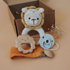 Includes: 1 - Binnie®Retractable Pacifier 1 - Handmade Crochet Wooden Animal Rattle 1 - Cloth Chain Pacifier Clip 1 - Hand-carved Beech Wood Teether *** Does not include Gift Box *** Pacifier Newborn, Newborn Baby Gift Set, Newborn Gift Boxes, Wood Teethers, Newborn Pacifier, Baby Shower Gift Box, Pink Giraffe, Swaddle Wrap, Wooden Animals