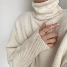 White Aesthetic, Minimalist Fashion, Autumn Winter Fashion, Aesthetic Clothes, Fashion Inspo Outfits, We Heart It, Winter Outfits, Winter Fashion