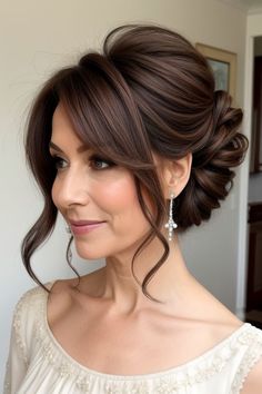 Mother Of Bride Hairstyles Short, Hairstyles For Off Shoulder Dress, Hair Styles For One Shoulder Dresses, Elegant Hairstyles For Short Hair, Shoulder Hairstyles, Hairstyles For Short Hair Wedding, Short Hair Bride, Mother Of The Bride Hair