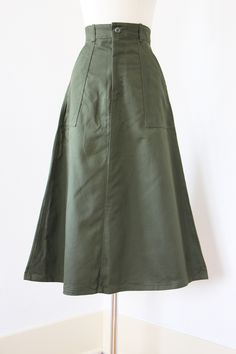 "♛Beautiful 1970s deadstock/unworn skirt is crafted from a high quality cotton twill in a lovely neutral olive green that goes wonderfully with just about every color you can throw at it. This military-inspired skirt is one we are lucky to have in multiples! Super high waist with wide belt loops, front button and metal zipper closure, hip pockets, rear pockets with button closures for a sleek fit, and the perfect A-line shape. All are unworn, made in the USA, and most have their original tags st Vintage Cotton Flared Skirt, Vintage Cotton Flared Skirt Bottoms, Fitted Cotton Lined Cargo Skirt, Fitted Cotton Cargo Skirt With Lined Detail, Fitted Cotton Cargo Skirt With Lining, Vintage Cotton Midi Skirt, Retro Cotton Skirt With Pockets, Retro A-line Cotton Bottoms, Cotton Maxi Skirt With Lined Skirt For Work