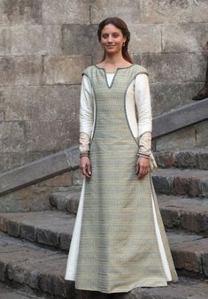 FILMY KOSTIUMOWE: La catedral del mar (TV Serial 2018) Medieval Floor-length Dress For Cosplay, Medieval Floor-length Dress With Historical Design, Medieval Dress For Larp In Floor-length, Viking Dress Woman Medieval Collectibles, Aslaug Vikings Dress, The White Princess, White Princess