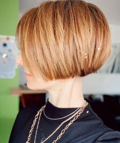 Dark Brown Bob Hairstyles, Short Bob 2023, Short One Length Bob, Jaw Length Bob, Ear Length Bob, Short Hair Dos, Stacked Bob Haircut, Chin Length Hair, Bob Haircut For Fine Hair