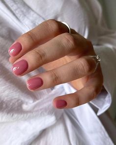 50+ Stunning Pink Spring Nail Designs You Need To Try; short nails! This includes pink spring nails 2023, pink spring nails design, pink spring nails acrylic, pink spring nails short, pink spring nails coffin, pink spring nails almond, pink spring nail ideas & more! This also includes pink spring nail art, pink nails, spring nails, pink nails designs, spring nails designs, spring nail art, spring nails acrylic, spring nail colors, pink nail art & more! #pinkspringnails #pinknails #springnails September Nails, Cute Gel Nails, Pink Nail Polish, Neutral Nails, Minimalist Nails, Classy Nails, Nail Designs Spring, Chic Nails