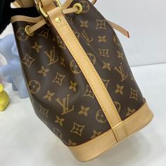 Charm Fashion Lu-Vi Bags - 16896 A+ Excellent Quality copies; Contact us if you've any questions in your mind. Fan Fashion, Trendy Tote, Exclusive Designs, Evening Bags, Louis Vuitton Bag, Mini Bag, Luxury Bags, Contact Us, Messenger Bag