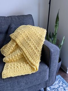 Yellow Baby Blanket Yellow Baby Blanket Crochet, Yellow Crochet Blanket, Crochet Patterns Baby Blanket, Diy Baby Blanket Crochet, Crochet Patterns Baby, Baby Blanket Crochet Pattern Easy, Yellow Blanket, Baby Afghan Patterns