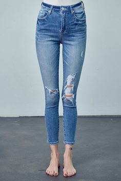 High Rise Ankle Skinny Jeans Embrace classic style with our High Rise Ankle Skinny Jeans. Crafted from a blend of cotton and spandex, these jeans offer a flattering high rise, a figure-hugging skinny fit, and a versatile ankle length. Perfect for a variety of looks. Key Features: High rise Skinny fit Ankle length Knee distress Stretch denim Details: Style: Casual Print/Pattern: Medium Silhouette: Skinny Fit: Skinny Embellishment: Knee Distress Length: Ankle-Length Closure: Button Closure Lining: