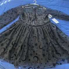 Unique Vintage Plus Size Black Flocked Moon & Stars Flare Dress - 2x/18. Never Worn. Tags Included Triple Moon Dress, Stars Pattern Dress, Plus Size Moon Dress, Moon Dress Casual, Star Dress Plus Size, Vintage Wiggle Dress, Green Polka Dot Dress, Vintage Floral Print Dress, Floral Pencil Dress