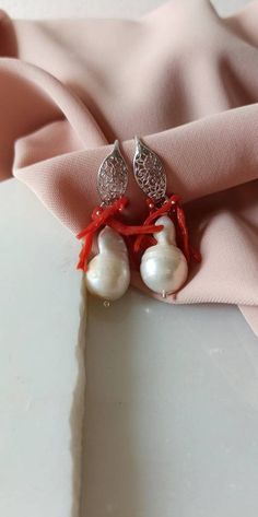 Bride earrings made of: - Baroque Pearl (12 mm), white color; - Bamboo Coral chips, red color; - 925 Sterling Silver hook with filigree. Lenght : 4 cm / 1,57 inches * SHIPPING * Your order will be shipped within 1-3 business days from your purchase. You can choose between 2 shipping methods: STANDARD MAIL (NOT TRACEABLE) It is a cheap and fast shipping method, but NOT TRACEABLE. Chapeau Atelier is not responsible for any postal disruptions, delays or losses. REGISTERED MAIL (TRACEABLE) It is an Handmade White Pearl Earrings For Formal Occasions, White Handmade Pearl Earrings For Formal Occasions, Elegant Red Pearl Earrings For Formal Occasions, Elegant Coral Jewelry For Gift, Handmade Pearl White Earrings For Formal Occasions, White Pierced Earrings For Gift, White Pierced Earrings As A Gift, White Filigree Jewelry For Gifts, White Gold Pierced Pearl Earrings For Gift