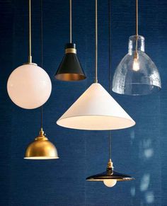 various lights hanging from the ceiling in a room with blue walls and dark blue wall