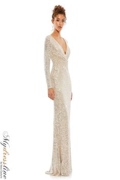 This stunning long evening dress is sure to make you stand out at any special event. It is crafted from lovely sequins and features a stunning plunging neckline, a fitted and ruched column silhouette, and a dazzling floor-length skirt. The back is finished with an invisible zipper closure for a sleek and polished look. A perfect choice for any formal occasion, such as a mother of the bride or bridesmaid dress. Long Black Maxi Dress, Sparkly Prom Dress, Boho Floral Maxi Dress, Long Sleeve Sequin Dress, Runway Gowns, Plastic Dress, Beaded Bodice, Long Sleeve Sequin, Mac Duggal