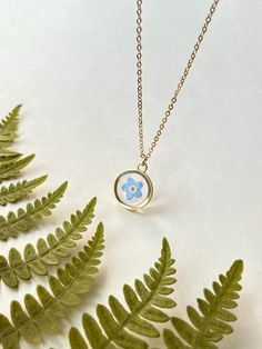 Handpicked and pressed forget me not flower, eternally preserved into epoxy. Thick but delicate circular frame, hung on 16 karat, anti tarnish necklace chain. *made to order, meaning every piece (flower) will look slightly different! Forget Me Not Locket, Forget Me Not Flower Jewelry, Mustard Seed Jewelry, Fern Necklace, Forget Me Not Flower, Circular Frame, Pressed Flower Necklace, Mountain Necklace, Formal Garden