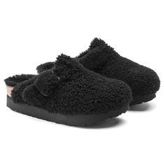 Boston Big Buckle Platform Boston Big Buckle, Birkenstock Shearling, Birkenstock Styles, Black Birkenstock, Birkenstock Black, Pretty Shoes Sneakers, Round Off, Soft Teddy Bear, Calf Muscles