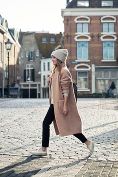 Blush Pink Coat, Style Inspiration Winter, Looks Street Style, 가을 패션, Looks Style, Mode Inspiration, Winter Looks, Fall Winter Outfits, Look Fashion