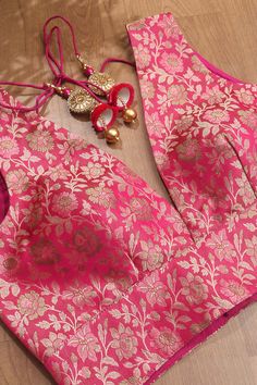 Pink Banarasi Silk Tanchui Jamawar Meenakari Blouse Yellow Blouse Design, Pink Bridal Blouse, Yellow Blouse Designs, Neck Ideas, Saree Jacket, Pink Blouse Designs, Best Indian Wedding Dresses, Sleeveless Blouse Designs, Lace Blouse Design