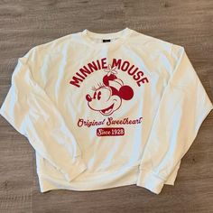 Authentic Disney Minnie Mouse Crew Neck Never Worn Approx. Measurements: Pit To Pit (Front): 20.75” Collar Seam To Bottom: 20.25” Disney Vinyl Sweatshirt, Disney Sweaters, Disney Tops, Crew Sweatshirts, Minnie Mouse, Color White, Womens Tops, Sweatshirts Hoodie, Crew Neck