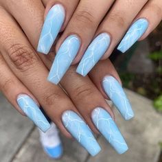 “@przeciwcialo mam rozkmine miedzy czyms zimowym lub baby blue   np te buzki na jednym albo cale w buzkach albo takie karmelowe krowki tez jakos mi sie spodobaly ostatnio i sama nie wiem” Lightning Nails, Baby Blue Nails, Purple Acrylic Nails, Edgy Nails, Blue Nail Polish, Glow Nails, Long Acrylic Nails Coffin