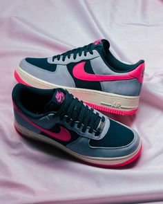 The Nike Air Force 1 Low LX 'Dark Obsidian' merges luxury with a timeless silhouette. The shoe starts with a premium Dark Obsidian twill canvas upper to add depth. Bold Pink leather details on the Swoosh and heel tab add a vibrant contrast, extending to the tongue, insole, and outsole. A Coconut Milk midsole ties it all together to complete the look. Nike Air Force 1 07, Foam Posites, Billionaire Boy, Nike Air Max For Women, Jersey Pants, Nike Air Force 1 Low, Latest Sneakers, Billionaire Boys Club, Newest Jordans