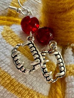 Novelty Halloween vampire/monster teeth earrings. These dangle drop earrings are approx 3.5 cm drop excluding the silver-plated ear wire. They feature deep blood red crackle beads. Monster Teeth, Vampire Monster, Teeth Earrings, Vampire Bite, Red Crackle, Vampire Bites, Halloween Vampire, Halloween Earrings, Blood Red