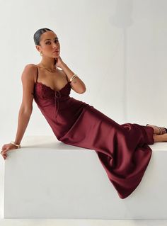 Fadyen Bias Cut Maxi Dress Burgundy Stylish Maxi Dress, Vegas Dresses, Pink Formal Dresses, New Years Eve Dresses, Satin Maxi, Burgundy Dress, Satin Maxi Dress, Floral Blue Dress, Curve Dresses