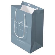 a blue shopping bag with the words fireclose on it's front and side