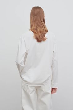 Ciles R Top White in Organic Cotton – The Row Organic Cotton Long Sleeve Sweatshirt For Spring, Organic Cotton Long Sleeve Tops For Loungewear, White Relaxed Fit Long Sleeve Top For Fall, White Long Sleeve Top Relaxed Fit For Fall, White Long Sleeve Top For Fall With Relaxed Fit, White Long Sleeve Top For Fall, White Everyday Crew Neck Long Sleeve Top, Oversized Cotton Long Sleeve Top For Everyday, Oversized Cotton Long Sleeve Top