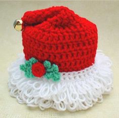 Santa's Hat TP Topper Crochet Pattern - Maggie's Crochet Crochet Toilet Roll Cover, Crochet Santa Hat, Christmas Gifts To Make, Crochet Santa, Confection Au Crochet, Crochet Xmas, Easy Christmas Gifts, Crochet Simple, Holiday Crochet