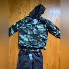 Nike, Black And Green Army Jogging Set, 65$ Each, Mens, Medium Nike Tracksuit For Sports, Nike Sporty Sports Sets, Nike Long Sleeve Sports Sets, Nike Fitted Sports Sets, Nike Fitted Sportswear Sets, Fitted Nike Sports Sets, Black Outfit Casual, Nike Jogging Suits, Superbowl Logo