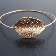 I WANT THIS!!  Bangle Bracelet Leaf  Gold by FrostedWillow on Etsy, $14.95 Gold Leaf Jewelry, The Bangles, Gold Armband, Leaf Bracelet, Leaf Jewelry, Fall Jewelry, Leaf Charms, Nature Jewelry, Pretty Jewellery